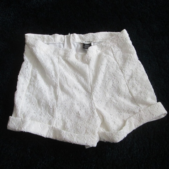 Kirra - White Floral Zip Up Shorts Size Small - Picture 1 of 5